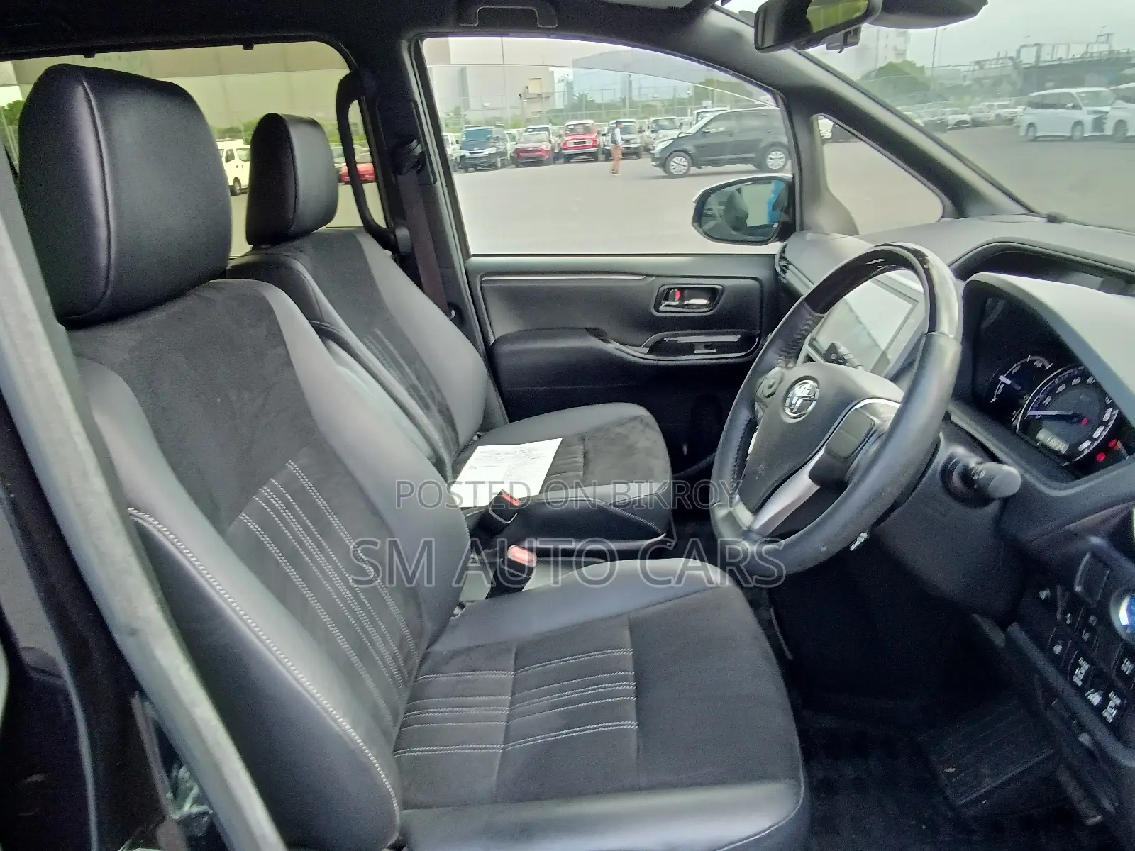 Toyota Esquire 1.8 FWD Hybrid (7 seater) 2021 Black