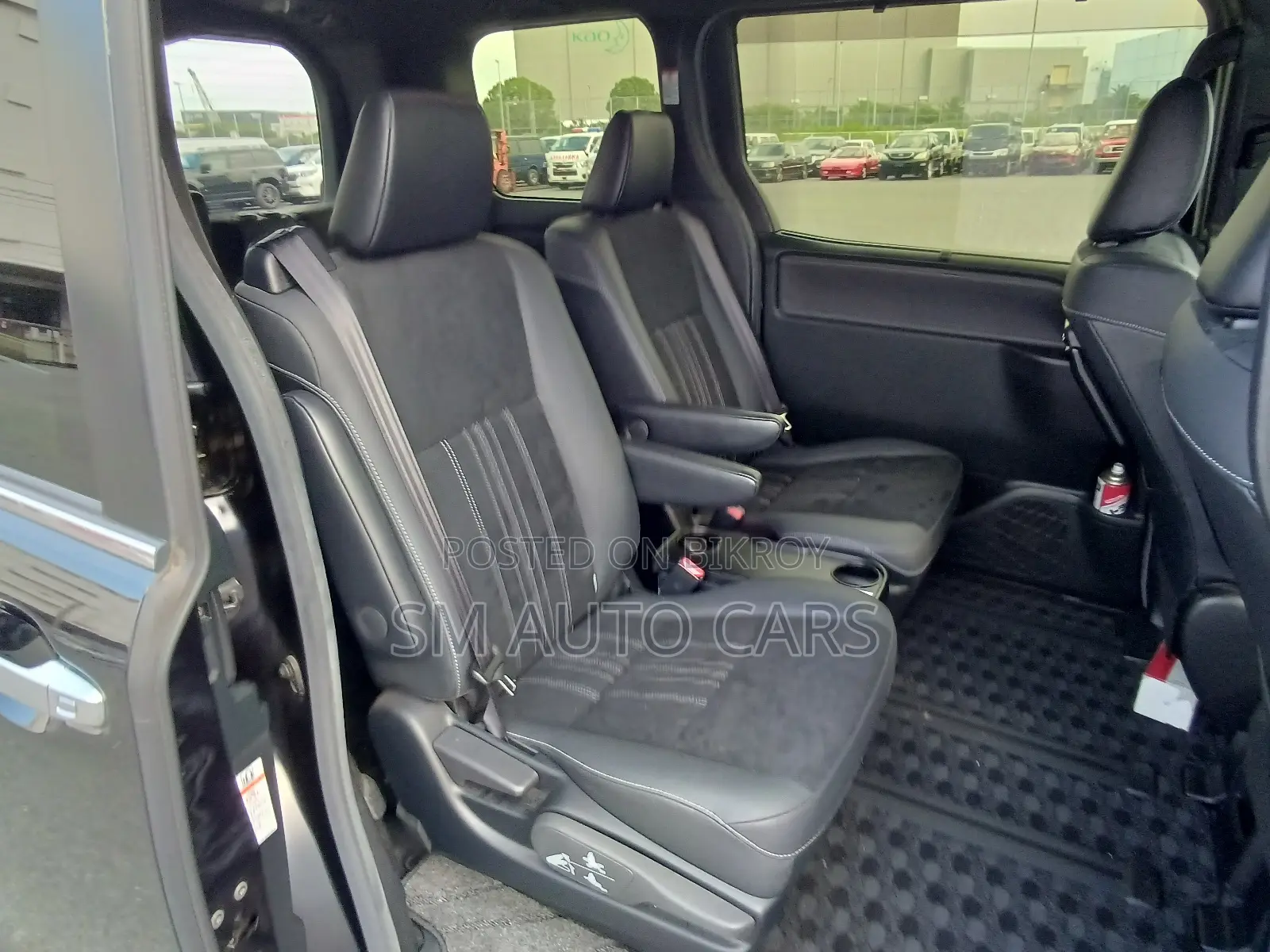 Toyota Esquire 1.8 FWD Hybrid (7 seater) 2021 Black
