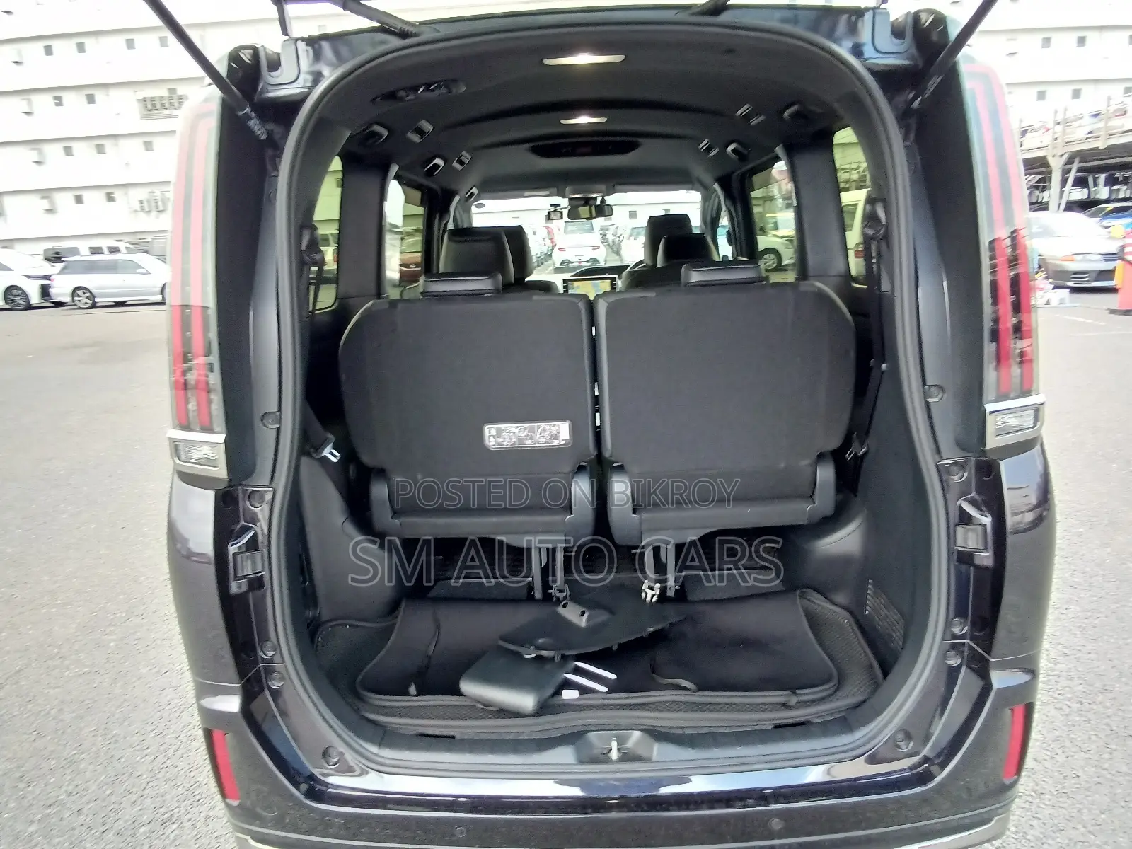 Toyota Esquire 1.8 FWD Hybrid (7 seater) 2021 Black
