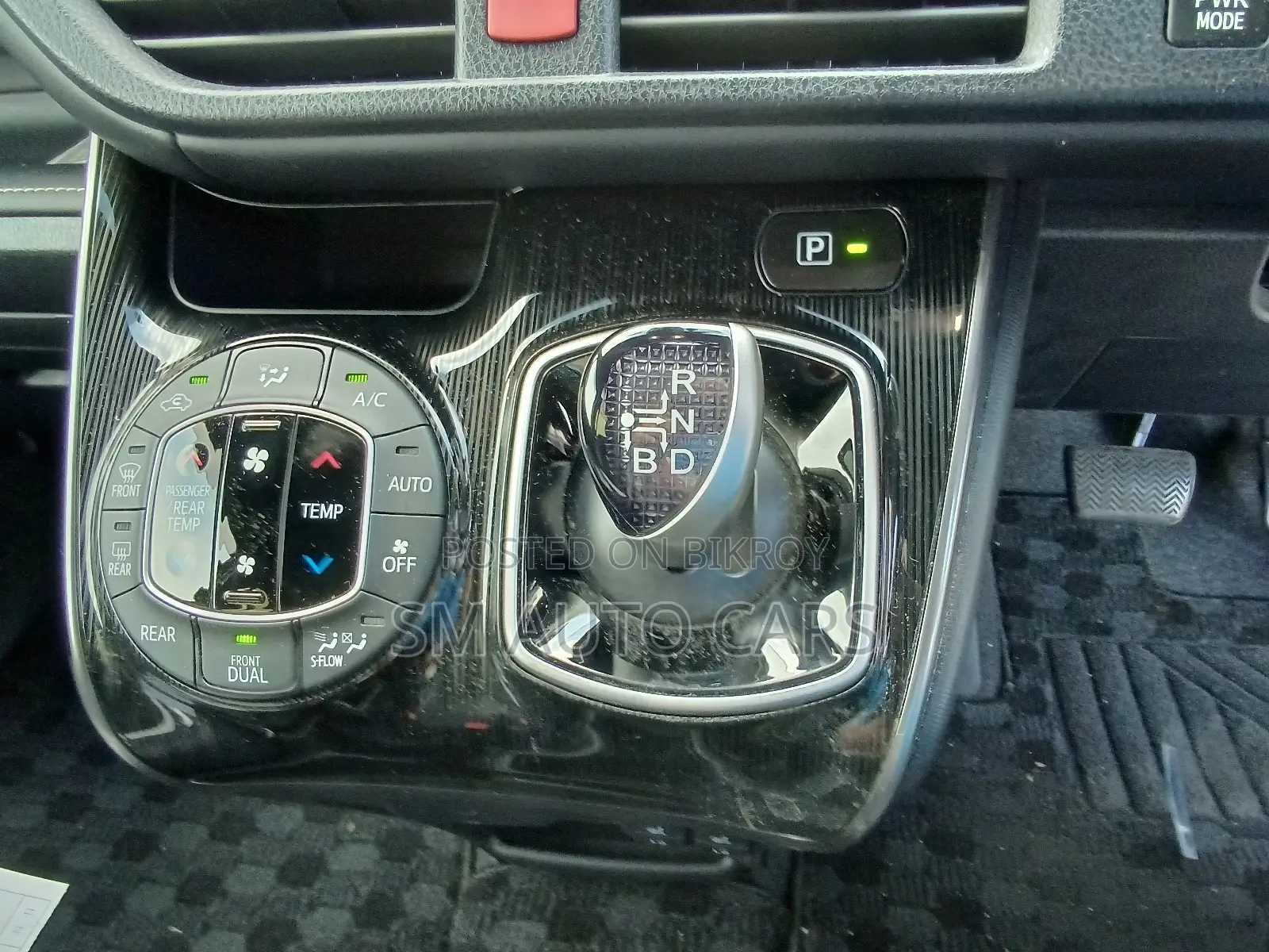Toyota Esquire 1.8 FWD Hybrid (7 seater) 2021 Black