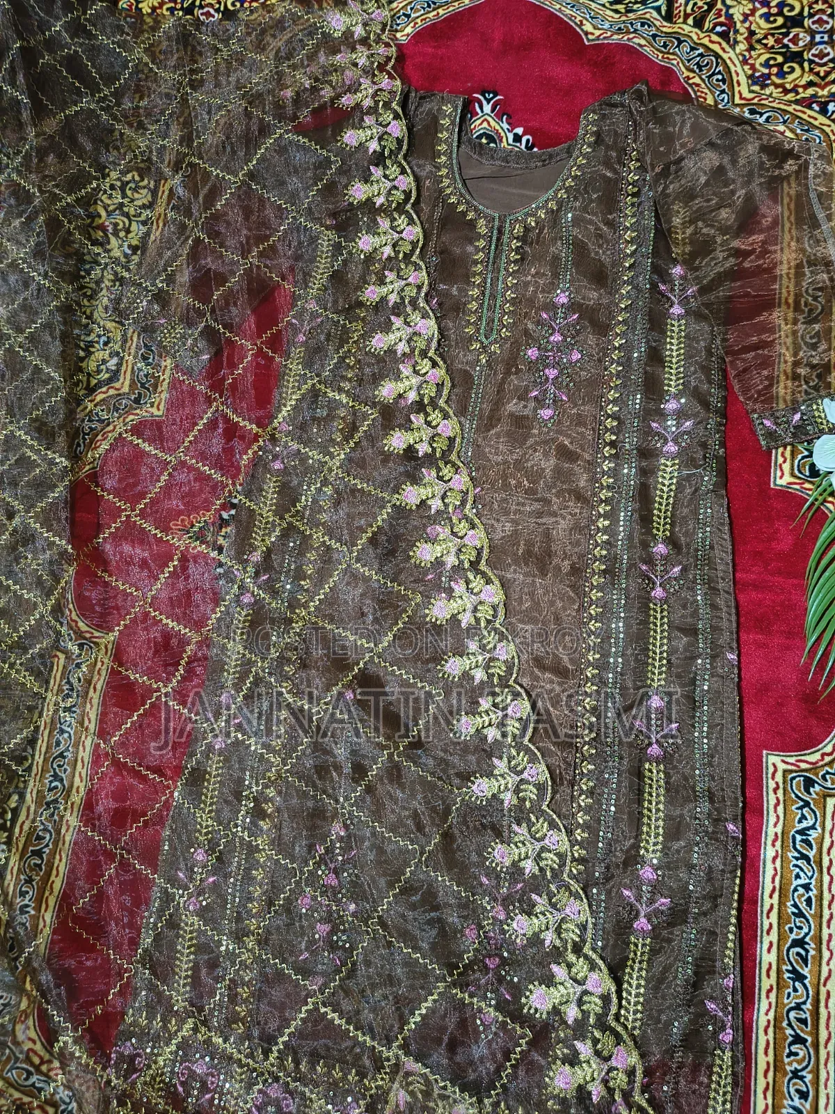 সামি গোর্জিয়াস অরগেন্জা ড্রেস উইথ অ্যামেজিং ওড়না সাইজ ৪০