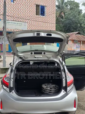 Toyota Aqua 2018 Silver