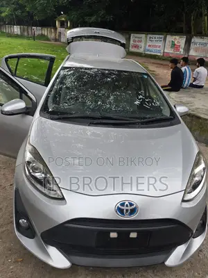 Toyota Aqua 2018 Silver