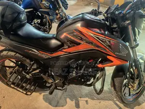 Honda Hornet 2023 Orange