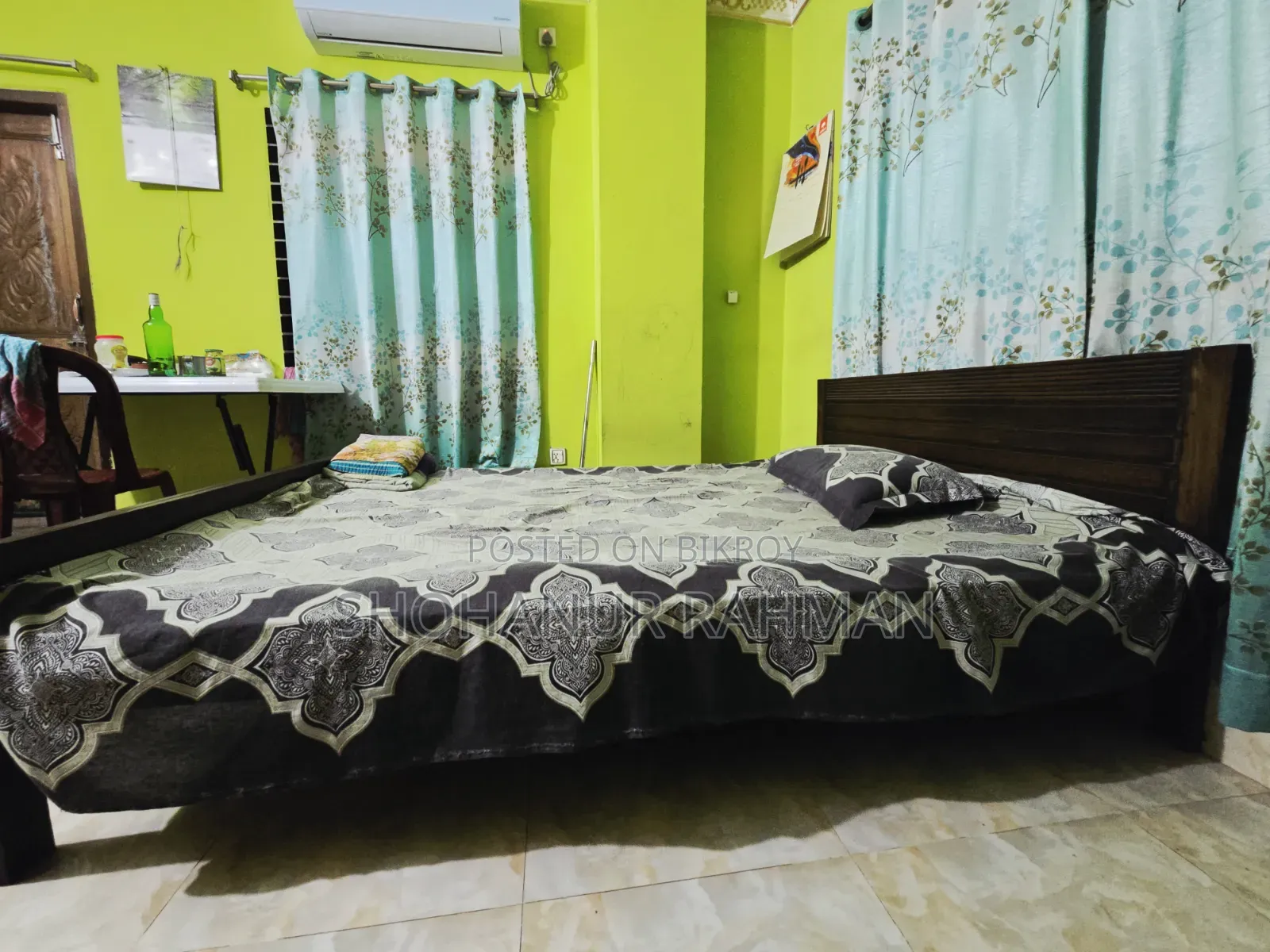 কুইন সাইজ কাঠের খাট