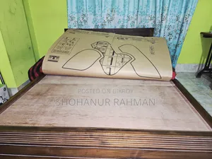 কুইন সাইজ কাঠের খাট