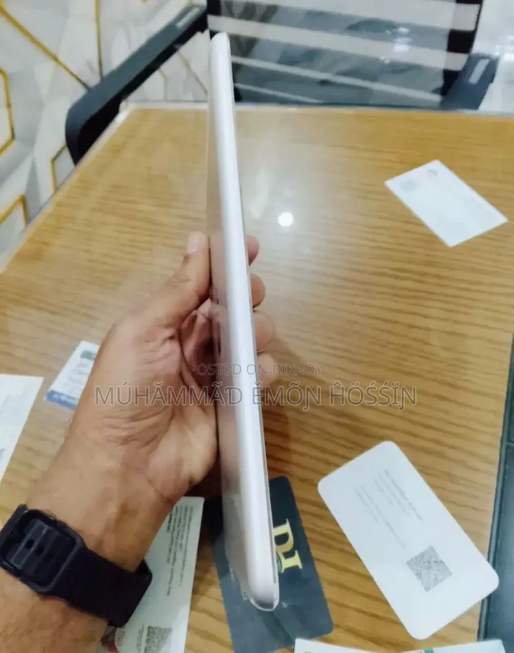 অ্যাপল ৩২ জিবি সিলভার