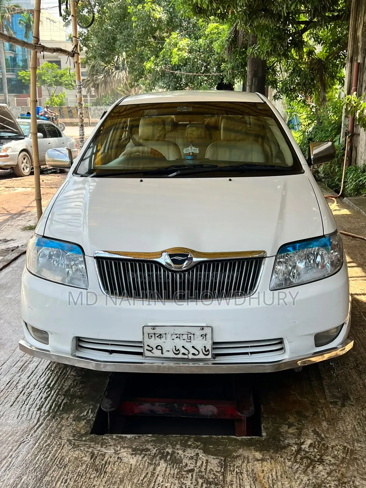 টয়োটা করোল্লা ২০০৪ সাদা