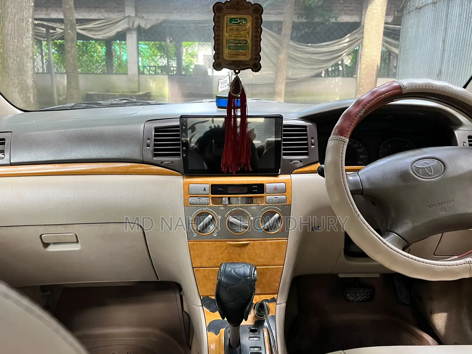 টয়োটা করোল্লা ২০০৪ সাদা