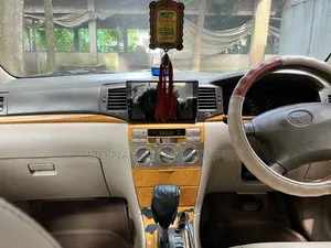 টয়োটা করোল্লা ২০০৪ সাদা