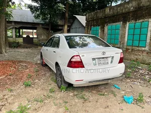 টয়োটা করোল্লা ২০০৪ সাদা