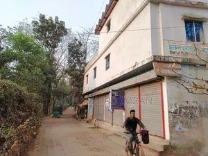 নিচ তলায় দোকান ৫টি ২য় ও ৩য় তলায় মাদ্রাসা ভাড়া পায় মাসে ১৫,০০০৳