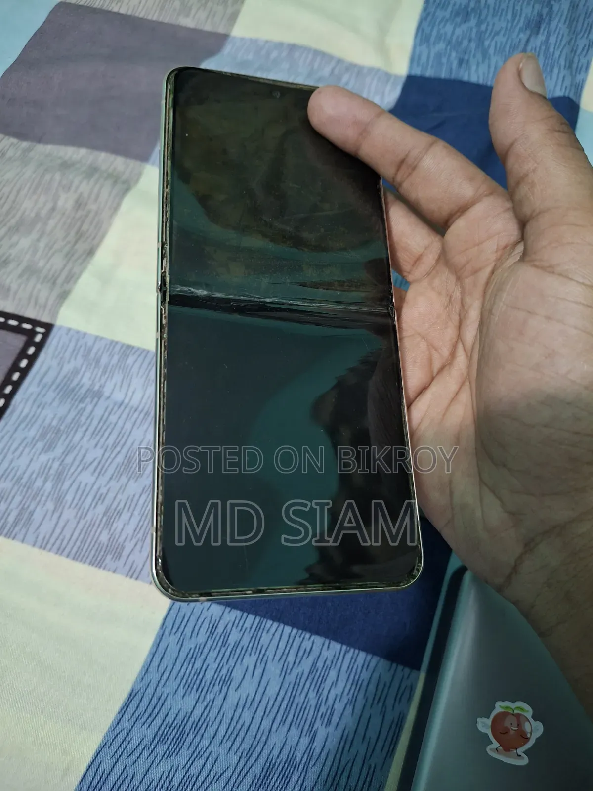 স্যামসাং গ্যালাক্সি জেড ফ্লিপ৪ ২৫৬ জিবি গোল্ড
