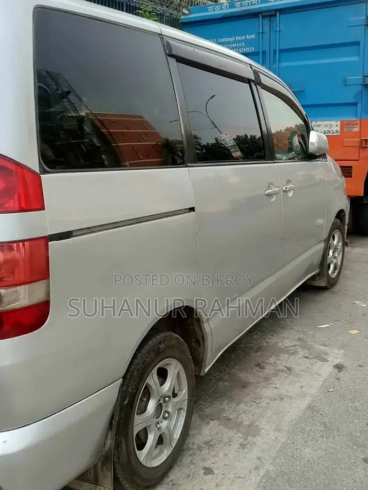 Toyota Noah 2003 Silver