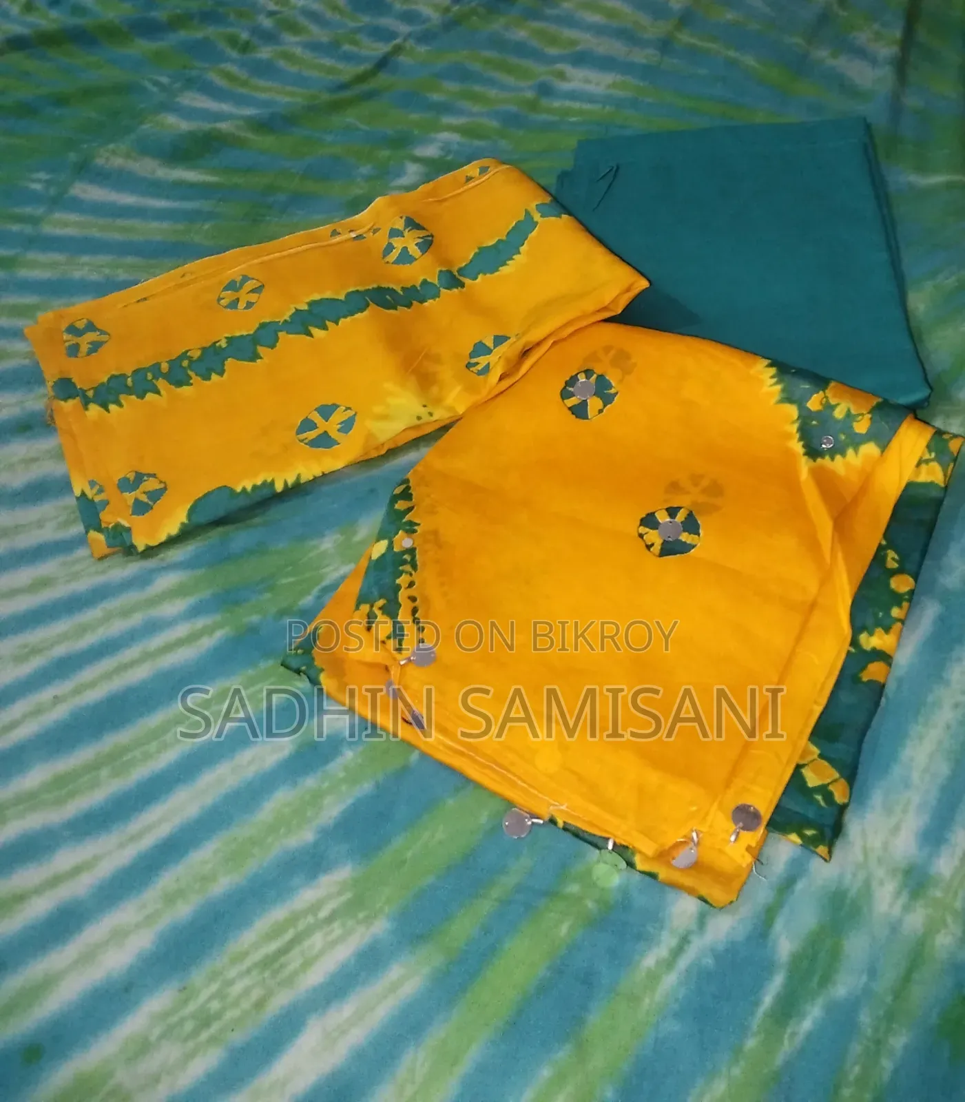 বাটিক কটন থ্রি পিস প্রতি পিস ১২০০ ফ্রি সাইজ