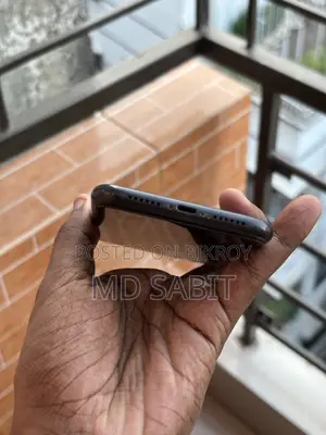 অ্যাপল আইফোন এক্সআর ৬৪ জিবি ব্ল্যাক