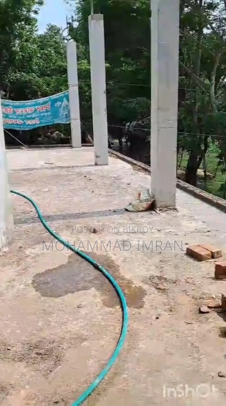 নিচ তলায় দোকান ৫টি ২য় ও ৩য় তলায় মাদ্রাসা ভাড়া পায় মাসে ১৫,০০০৳