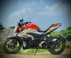সুজুকি জিক্সার ২০২৪ কমলা