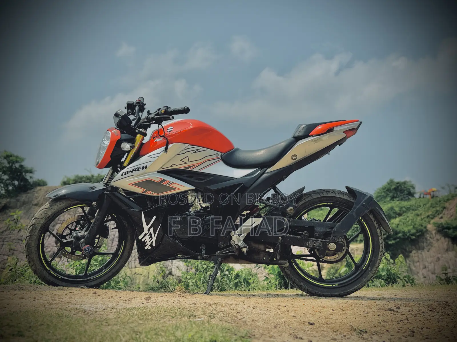 সুজুকি জিক্সার ২০২৪ কমলা