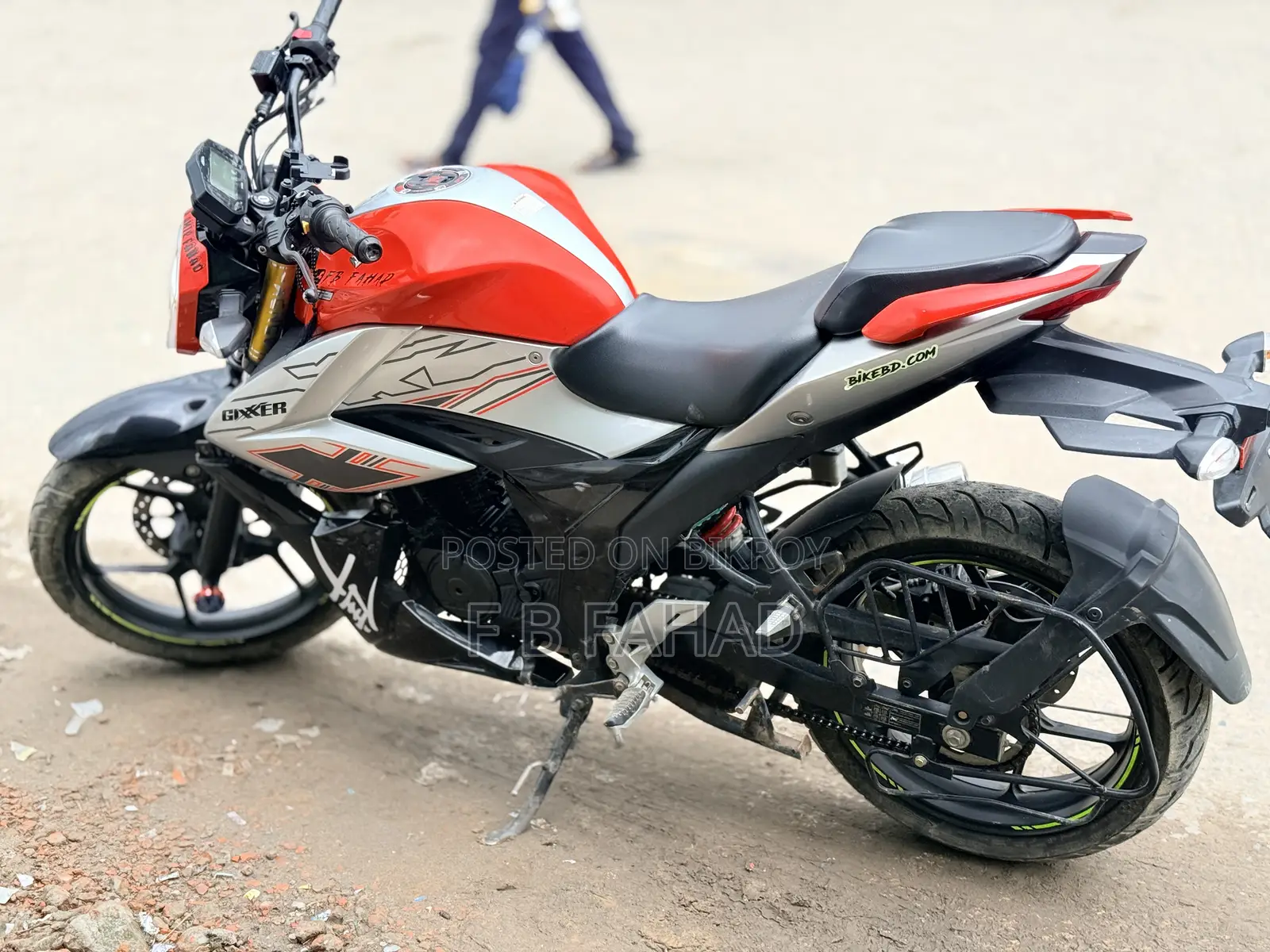 সুজুকি জিক্সার ২০২৪ কমলা