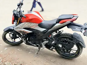সুজুকি জিক্সার ২০২৪ কমলা