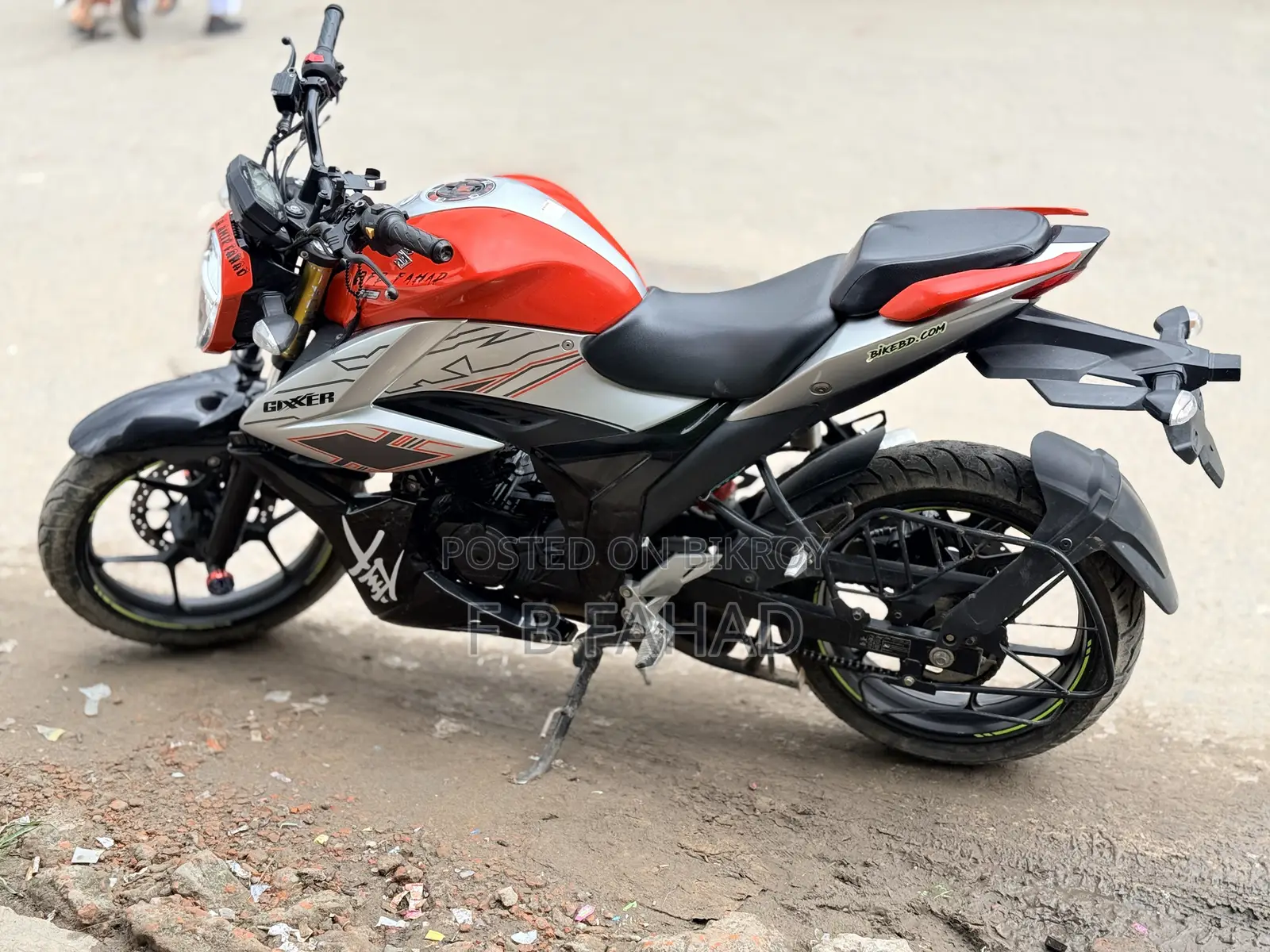 সুজুকি জিক্সার ২০২৪ কমলা