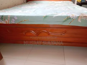 কুইন সাইজ বেড
