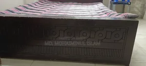 ২টি তোশকসহ সেকেন্ড হ্যান্ড খাট