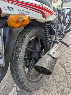 টিভিএস মেট্রো ২০১৪ সাদা