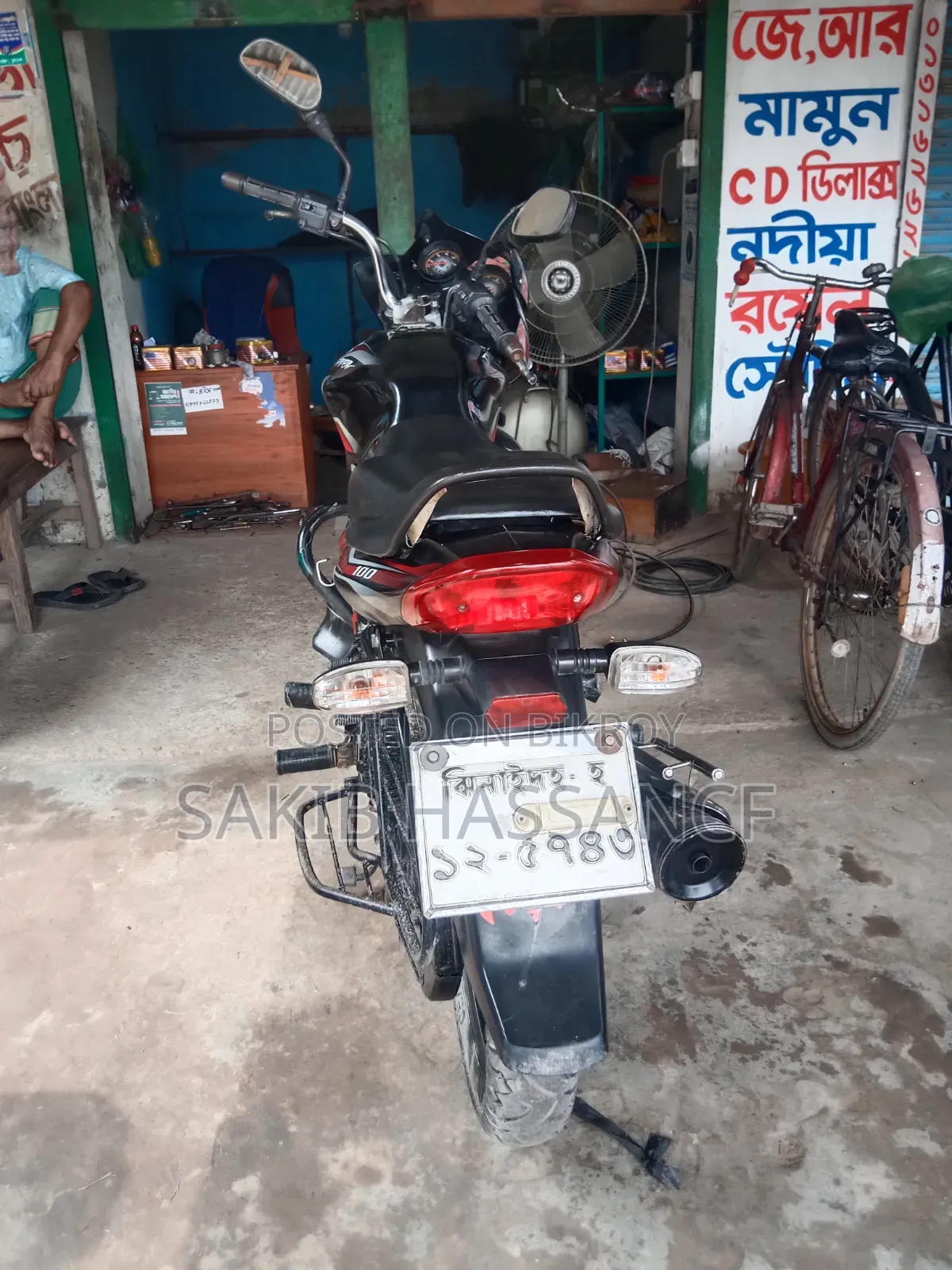 নতুন বাজাজ ডিসকভার ১০০ ২০১৬ কালো