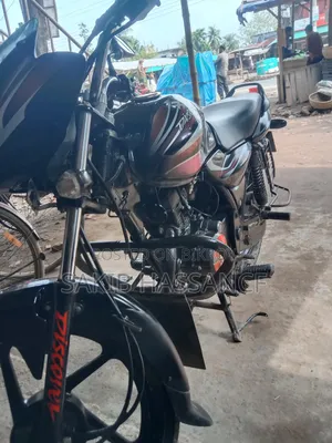নতুন বাজাজ ডিসকভার ১০০ ২০১৬ কালো