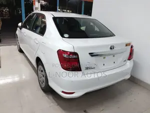 টয়োটা অ্যাক্সিও ২০২১ হোয়াইট