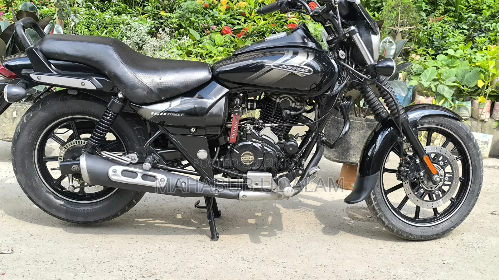 বাজাজ এভেঞ্জার ১৬০ স্ট্রিট ২০২২ ব্ল্যাক
