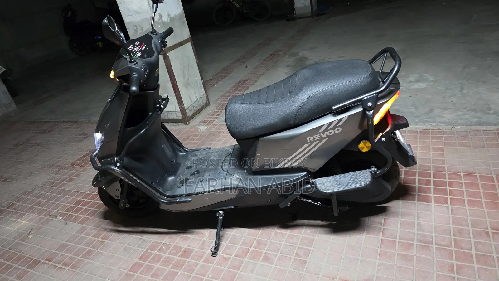 Revoo C32-Y 2025 গ্রে