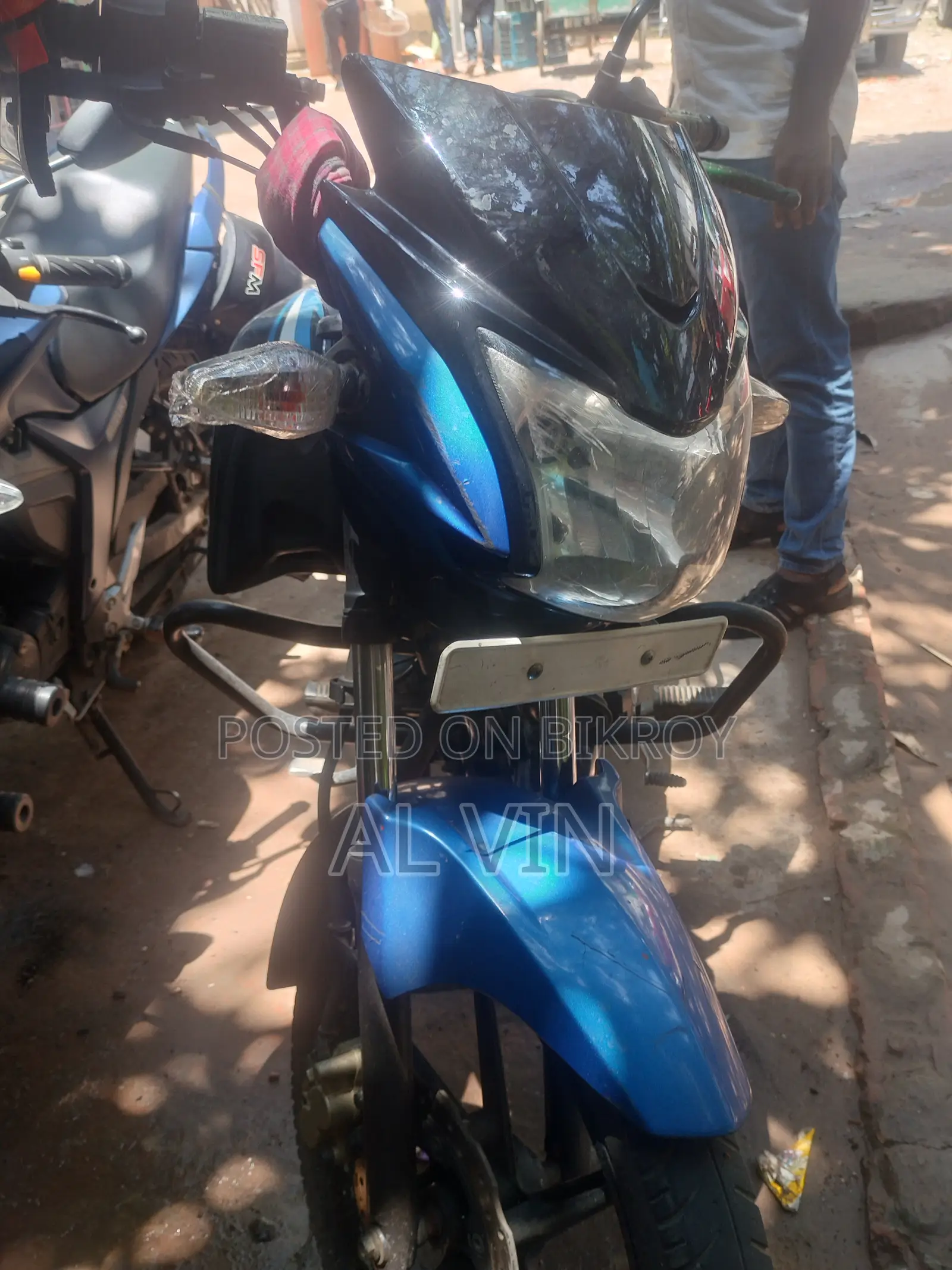 টিভিএস স্ট্রাইকার ১২৫ ২০১৮ নীল