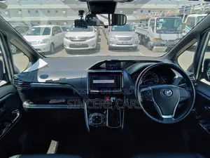 Toyota Esquire 2021 Silver