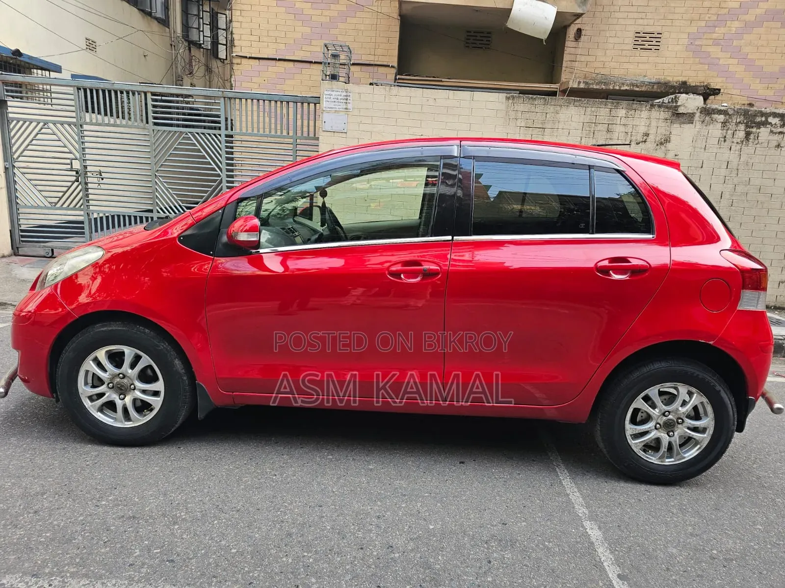 Toyota Vitz 2010 Red