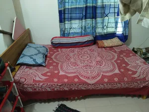 সেমি ডাবল কাঠের খাট ও তোশক