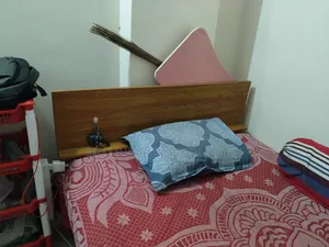 সেমি ডাবল কাঠের খাট ও তোশক