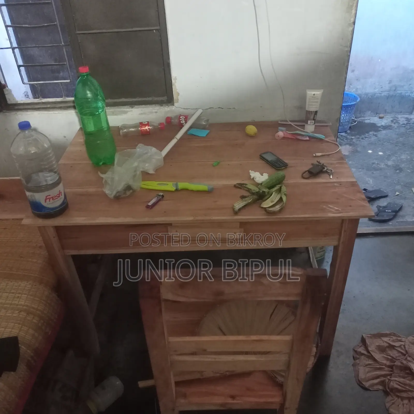 সেমি ডাবল বেড, টেবিল, চেয়ার বিক্রি হবে,