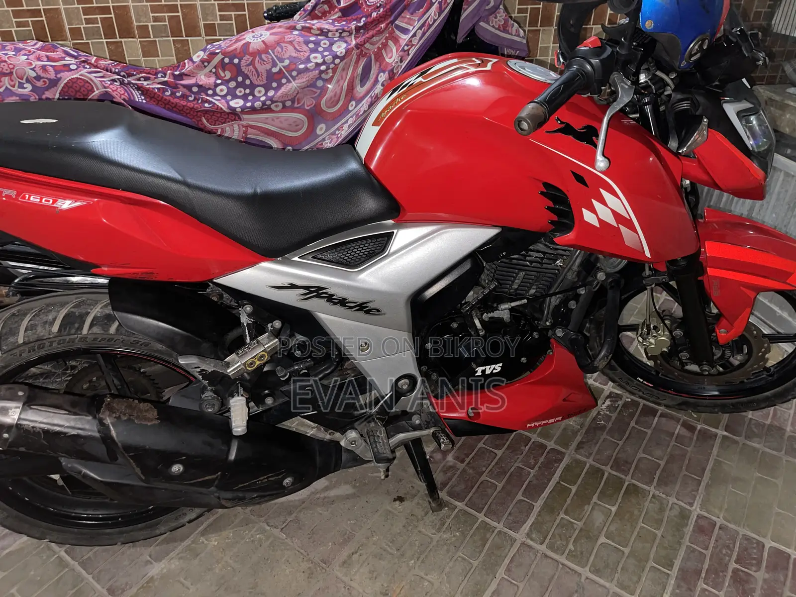 TVS Apache RTR 160 4V 2023 Red