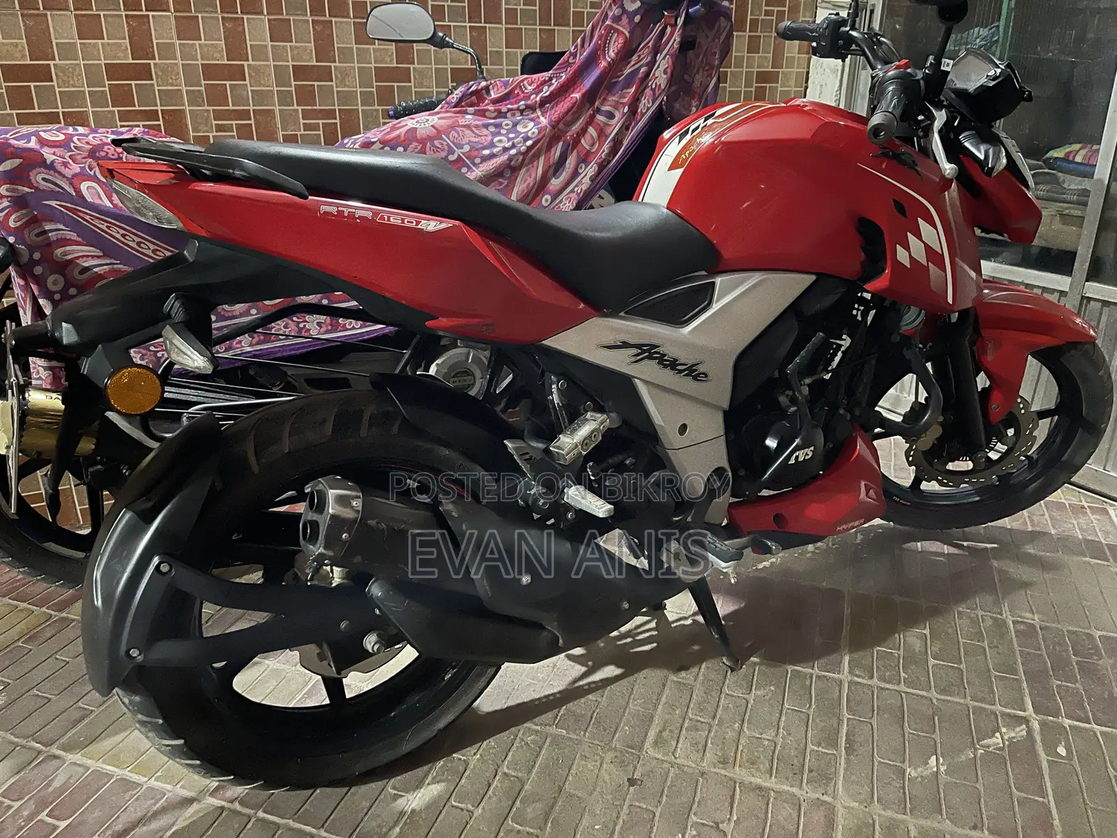 TVS Apache RTR 160 4V 2023 Red