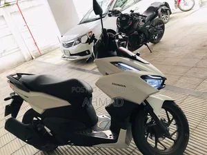 হোন্ডা ভারিও ২০২৪ সাদা
