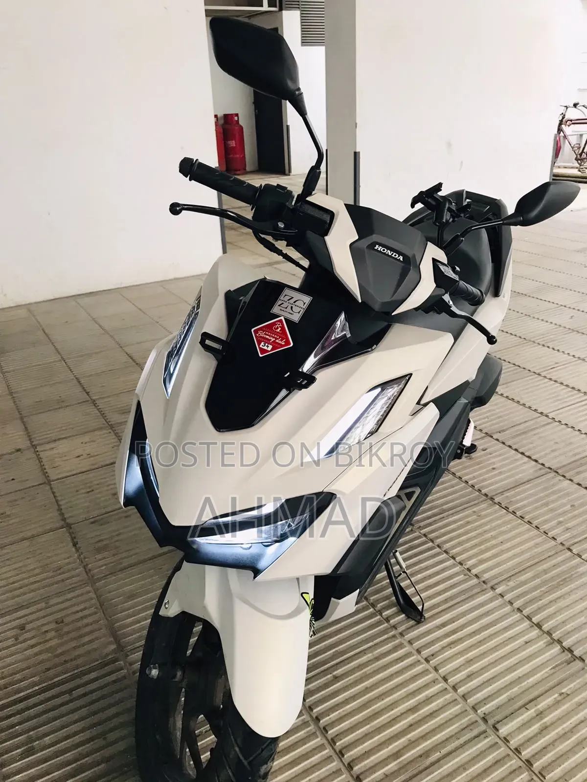 হোন্ডা ভারিও ২০২৪ সাদা