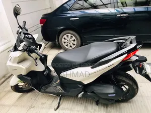 হোন্ডা ভারিও ২০২৪ সাদা