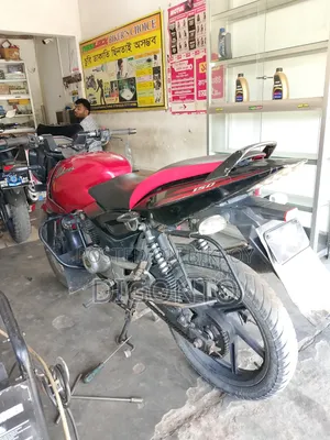 বাজাজ পালসার ১৫০ ২০১৩ লাল