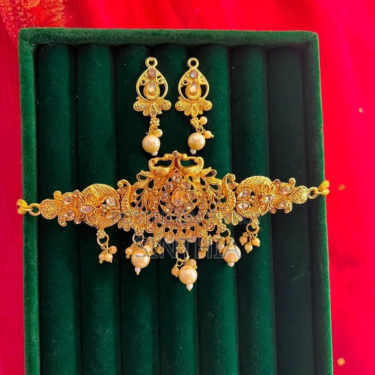 ✨ Royal Elegance in Every Detail! 👑