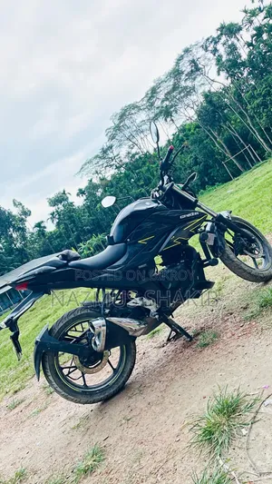 সুজুকি জিক্সার ২০২৩ কালো