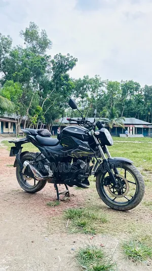 সুজুকি জিক্সার ২০২৩ কালো