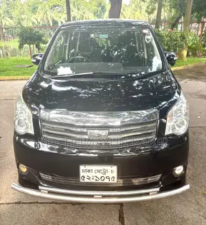 টয়োটা নোহা ২০১৩ কালো